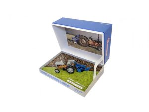 Universal Hobbies, , Massey Ferguson ,UH7126, modeltractor,1:32