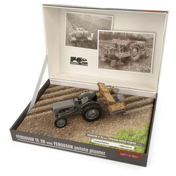 Universal Hobbies, Massey Ferguson , UH7127, modeltractor. met aardappelpoter , 1:32