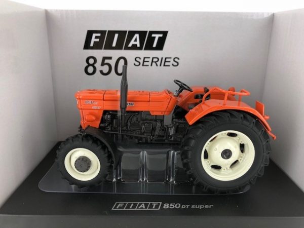 Universal Hobbies, Fiat, modeltractor, 1:32